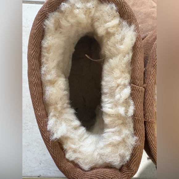 Ugg Classic Minis-size 7 - Picture 6 of 8